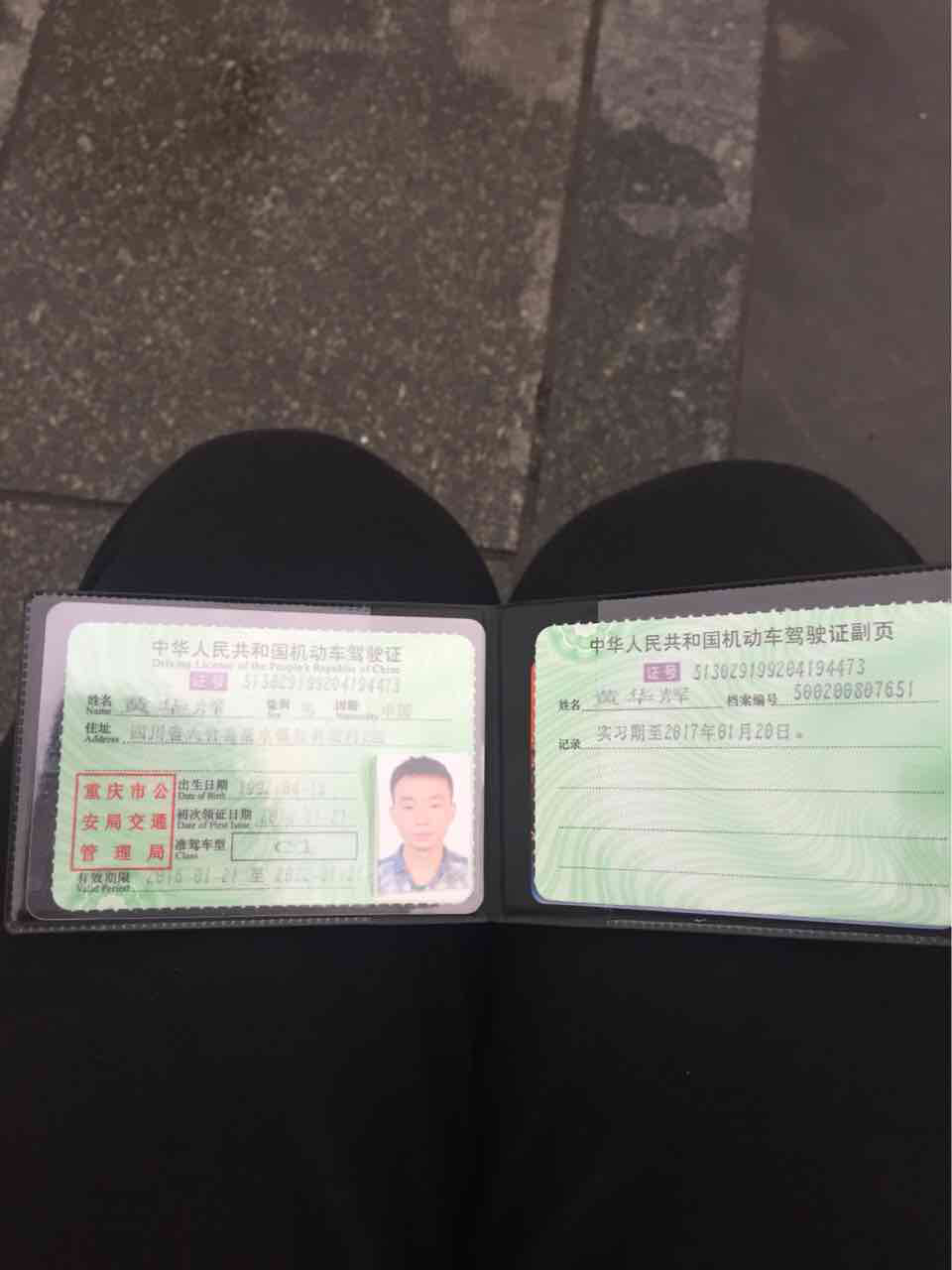 挥挥手,我不愿你走,你消失在我