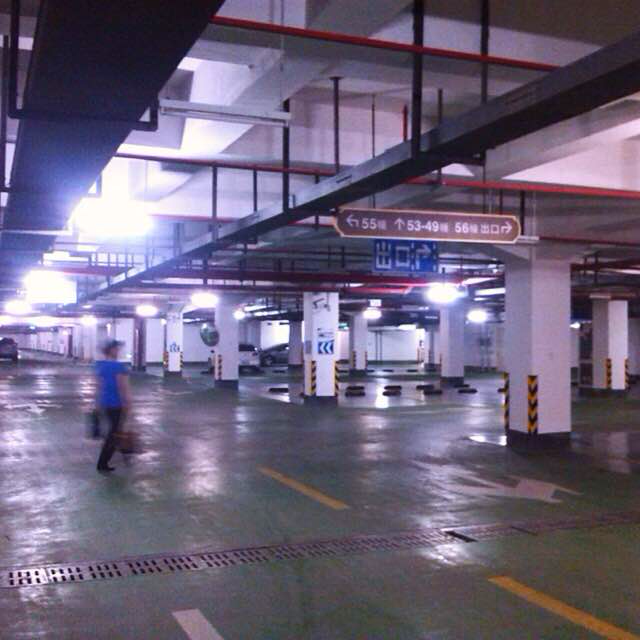 驾照拿到手了,很开心!今天回家就开老妈的车进