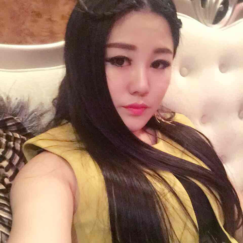 考试后绕车一周、上车后系好安全带。听指令操